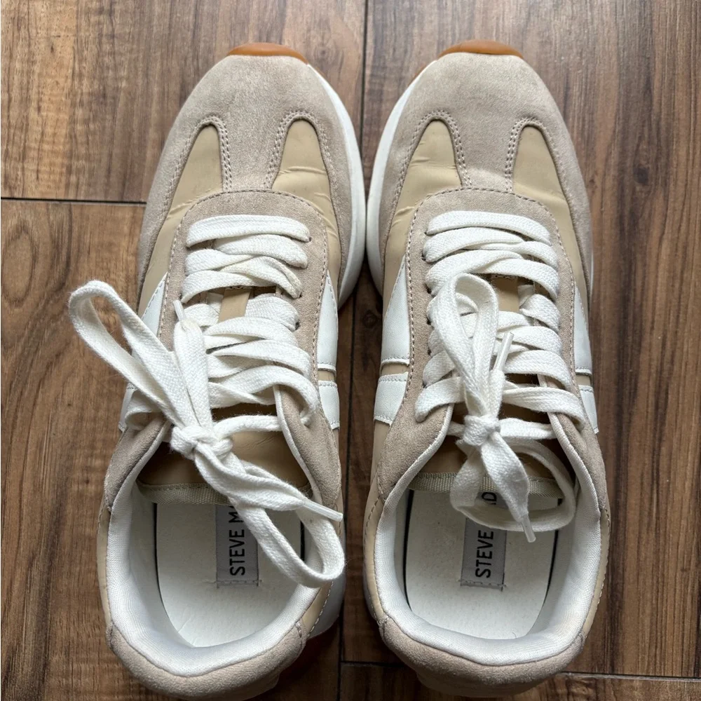 Steve Madden Women's Escapade Retro-Inspired Sneakers with Chunky Midsole - Picture 4 of 11